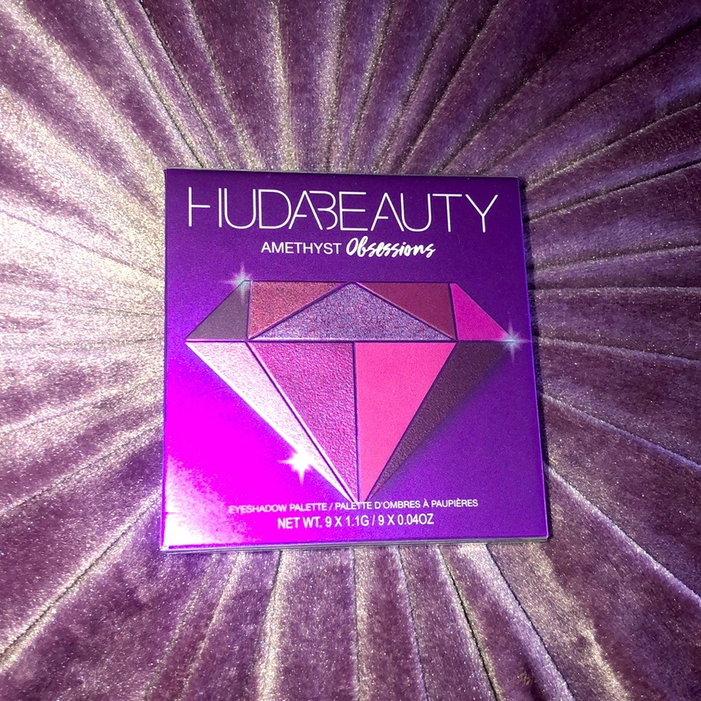 Huda Beauty amethyst eyeshadow palette